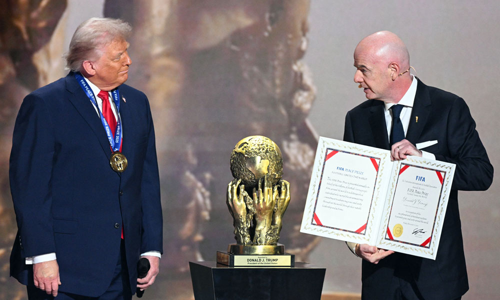البيت الأبيض يدافع عن حصول ترامب على جائزة الفيفا للسلام قائلا: الأجدر بلا منازع