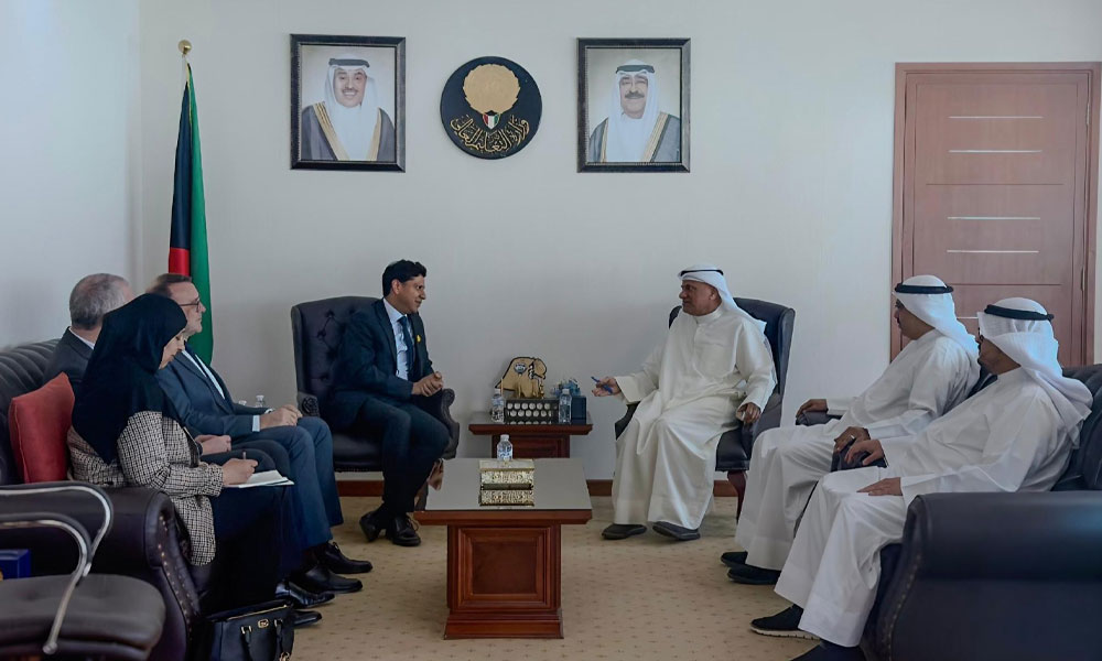 وزير التعليم العالي يبحث مع السفير البريطاني فرص توسيع برامج الابتعاث للطلبة الكويتيين