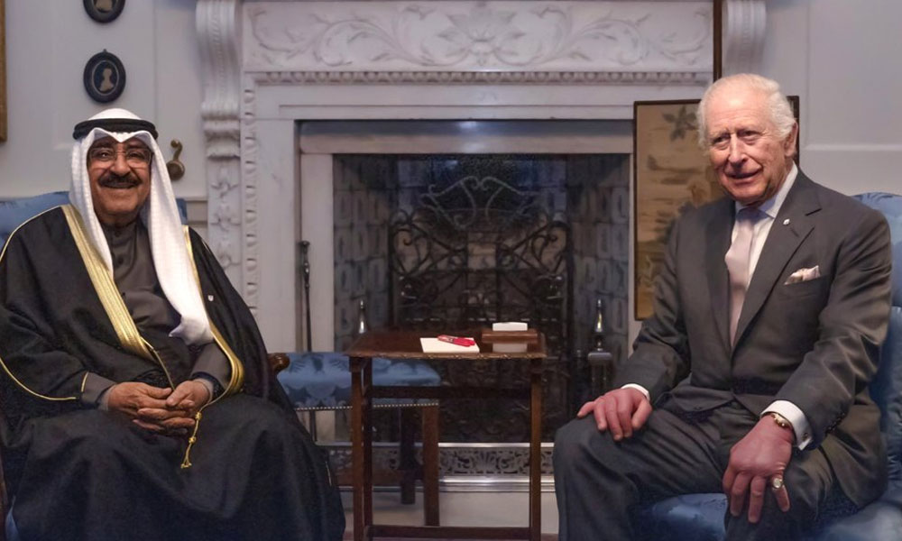 سمو أمير البلاد يتلقى اتصالا من ملك المملكة المتحد