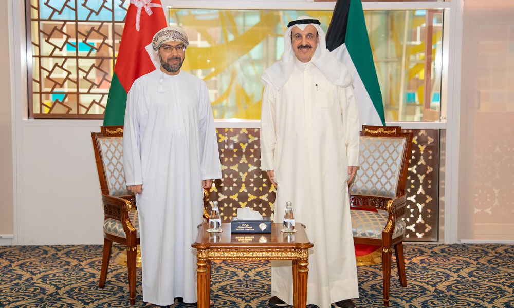 وزير المالية يبحث مع سفير سلطنة عمان سبل تعزيز العلاقات التي تجمع البلدين