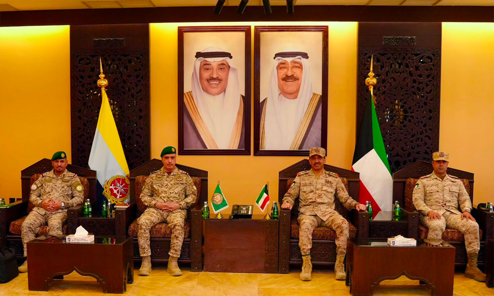 رئيس الأركان يبحث مع قائدي القيادة الخليجية الموحدة ودرع الجزيرة سبل تعزيز التعاون العسكري