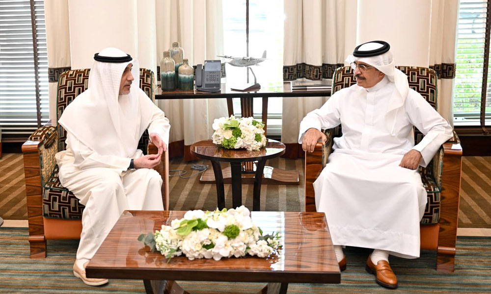 النائب الأول ووزير الداخلية يبحث مع وزير الداخلية البحريني سبل تطوير التعاون الأمني المشترك