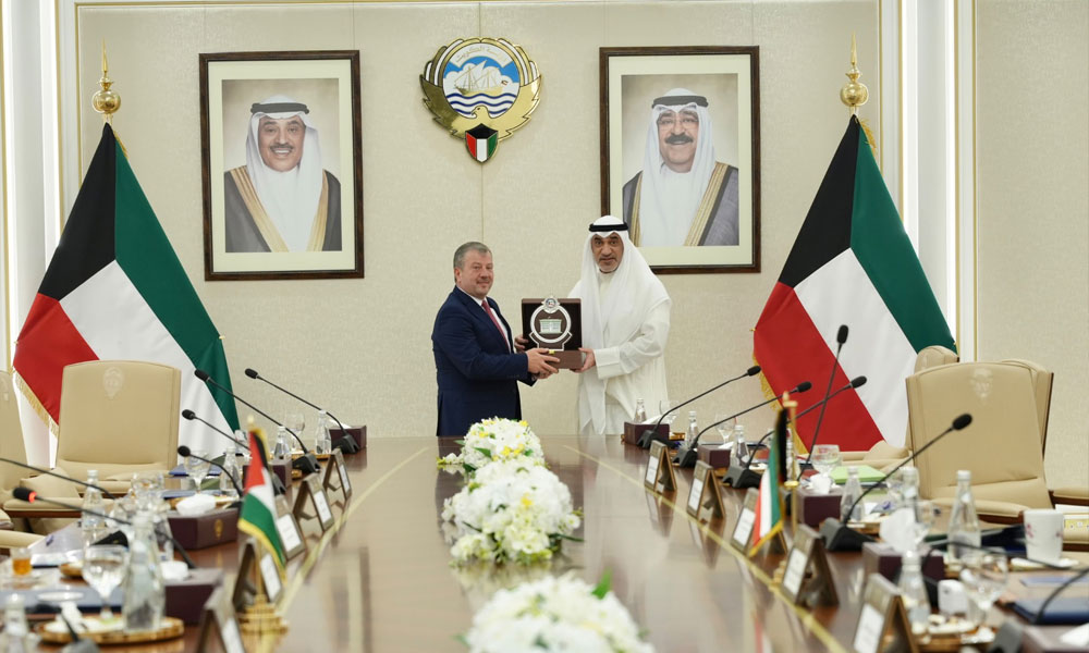 النائب الأول ووزير الداخلية يبحث مع مدير المخابرات الأردني تعزيز التعاون الأمني والعمل المشترك