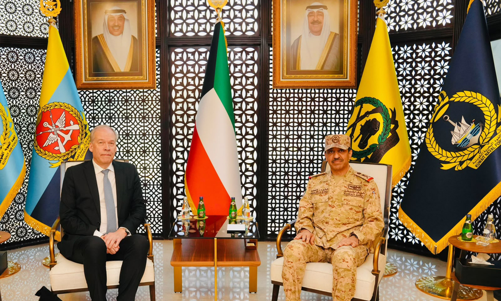 رئيس الأركان العامة للجيش يبحث مع مسؤول فنلندي الموضوعات ذات الاهتمام المشترك