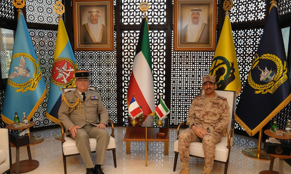 رئيس الأركان العامة يبحث مع الملحق العسكري الفرنسي تطوير التعاون والتمارين المشتركة