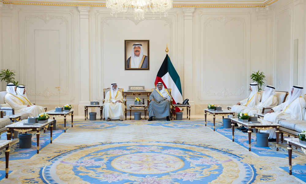 سمو ولي العهد يستقبل وزير الخارجية ورئيس البعثة الدبلوماسية الكويتية الجديد لدى النمسا