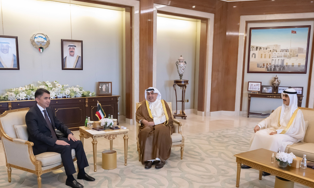 وزير شؤون الديوان الأميري ورئيس ديوان سمو ولي العهد يستقبلان سفير أوزبكستان وسفير الكويت لدى اليابان