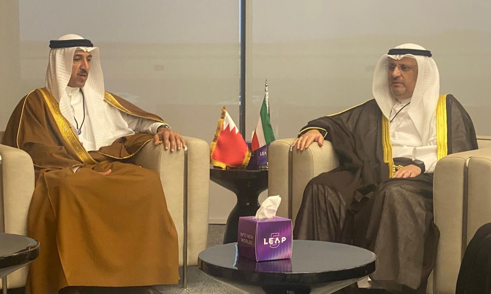 وزير الاتصالات يبحث مع وزير المواصلات والاتصالات البحريني تعزيز التعاون الثنائي