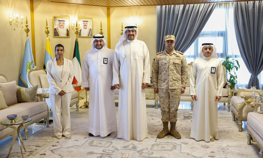 وزير الدفاع يستقبل الوكيلين المساعدين في الوزارة بمناسبة صدور المرسوم الأميري بتعيينهما