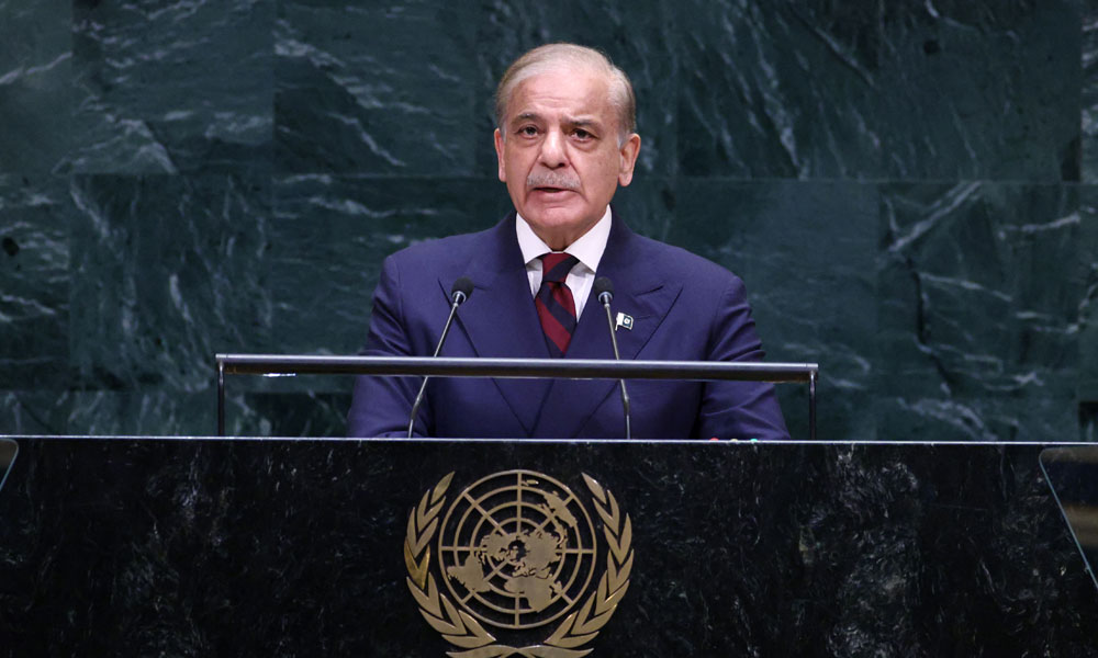 رئيس الوزراء الباكستاني: استهداف مكة مجددا “خطّ أحمر”