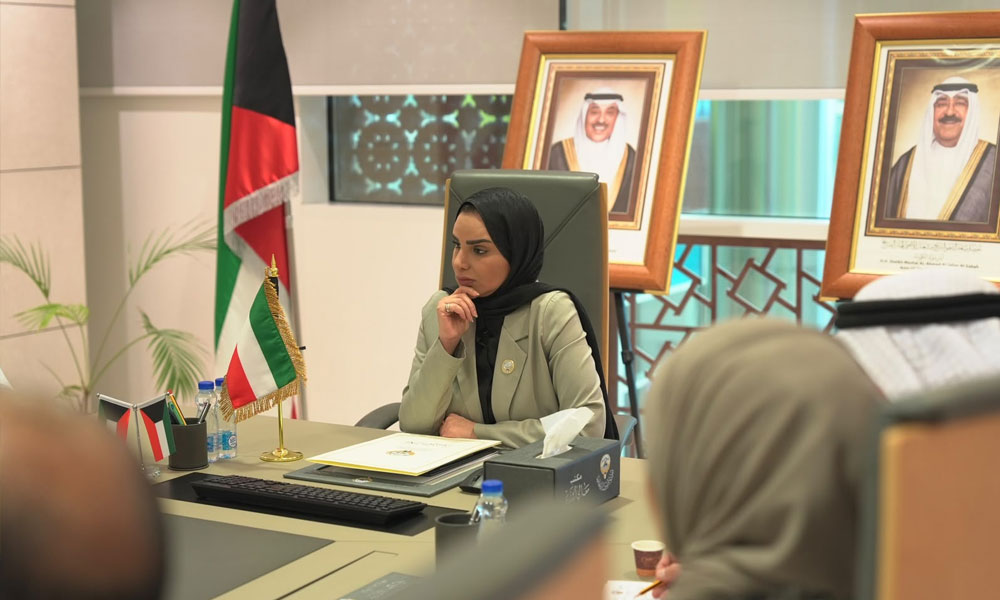 وزيرة الشؤون تبحث مع مسؤولي جامعة الخليج ملاحظات اختبار الوظائف الإشرافية بالتعاونيات