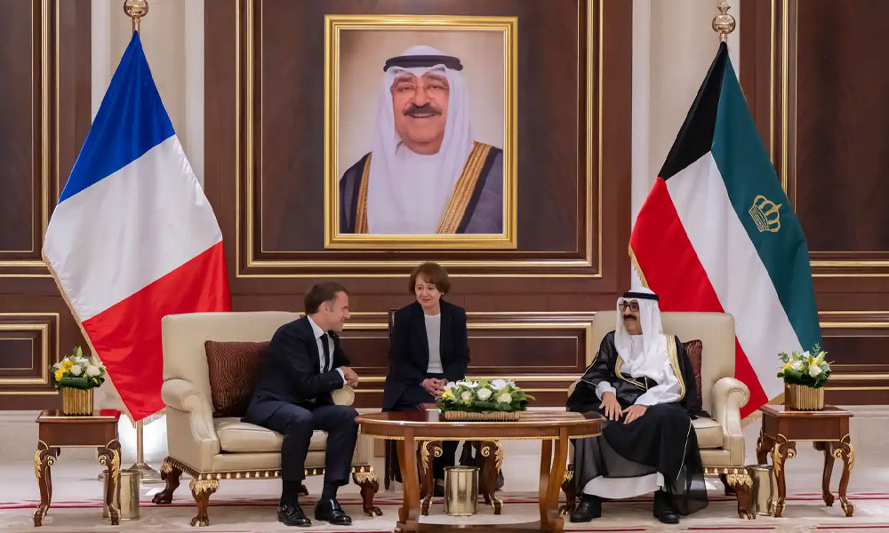 سمو أمير البلاد والرئيس الفرنسي يحضران التوقيع على اتفاقيات بين دولة الكويت والجمهورية الفرنسية