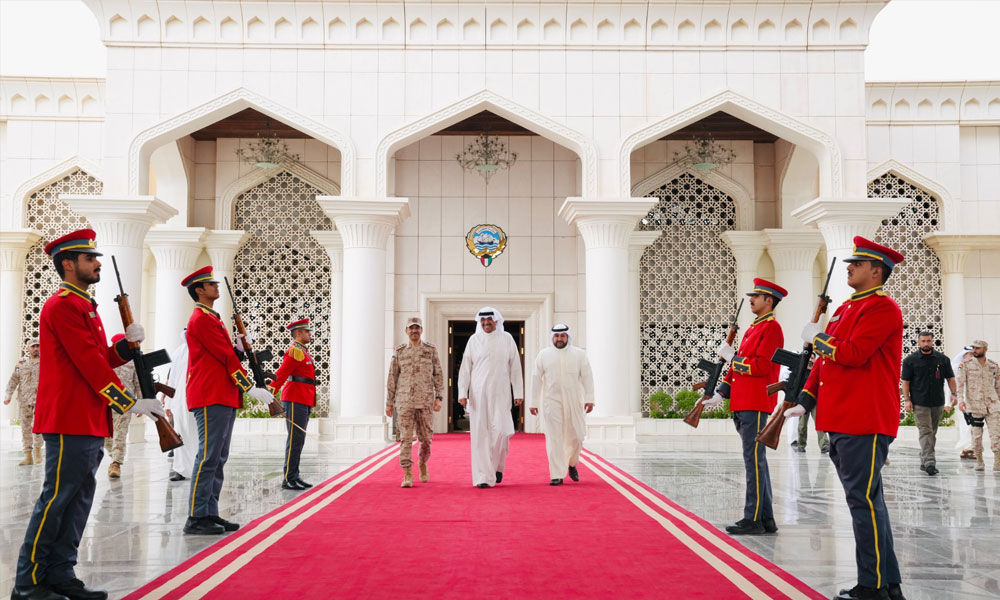 وزير الدفاع يتوجه الى الولايات المتحدة الأمريكية في زيارة رسمية