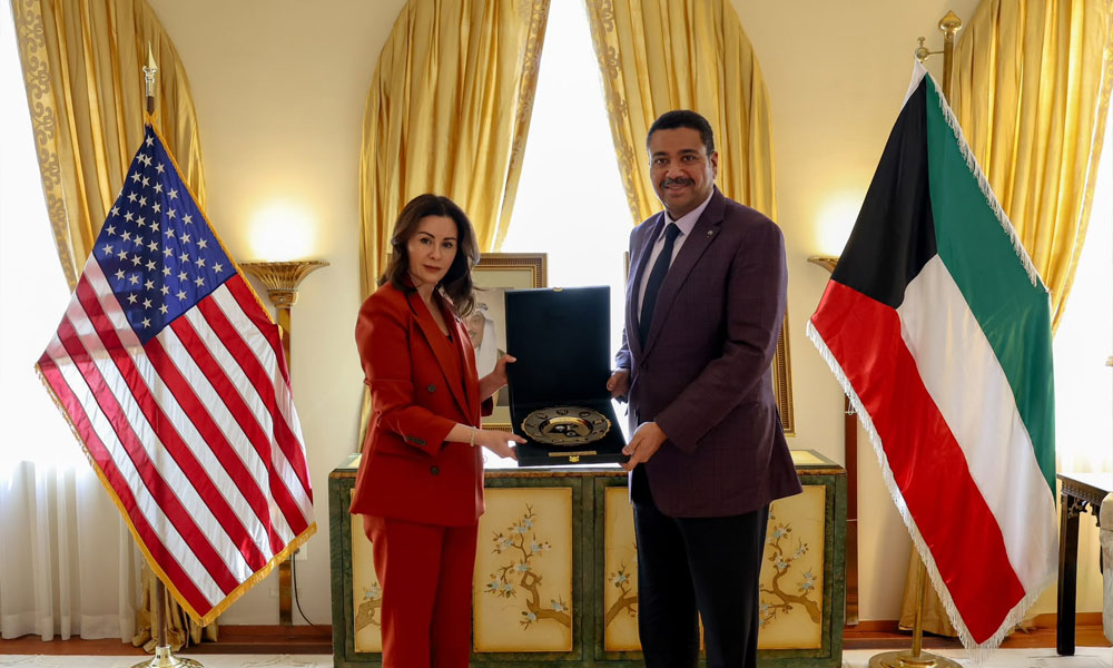 وزير الدفاع يلتقي سفيرة دولة الكويت في العاصمة واشنطن