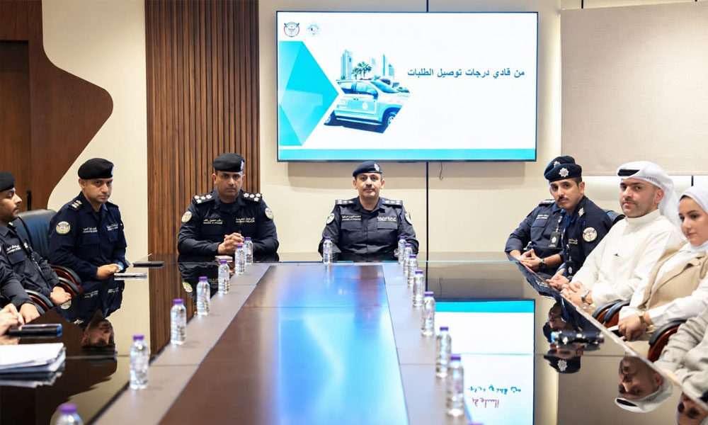 الداخلية: شركات توصيل الطلبات مسؤولة عن توعية سائقيها بالمخالفات المرورية ومتابعة التزامهم بقواعد السير