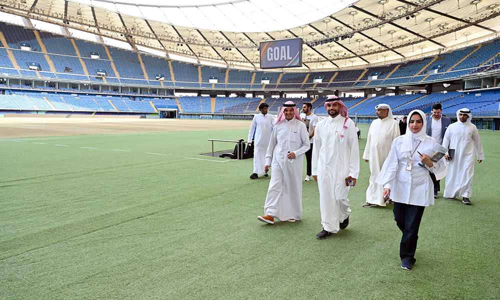 وفد الاتحاد السعودي يتفقد منشآت "السوبر" في الكويت